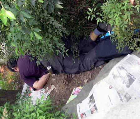 成都公园惊现一具男尸 警方初步调查为自杀(图)