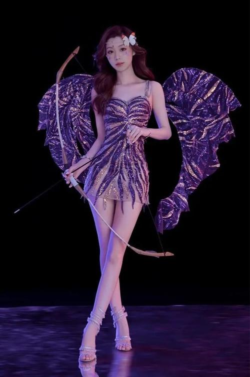 所以在未来的道路上,"费费"费沁雯这块宝石,应该会很被大家发现!