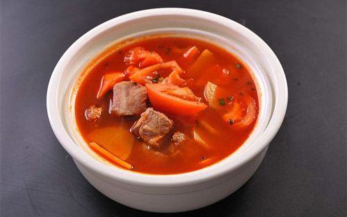 网易首页>网易号>正文申请入驻> 番茄牛尾汤香味特别浓郁,但夏天吃点