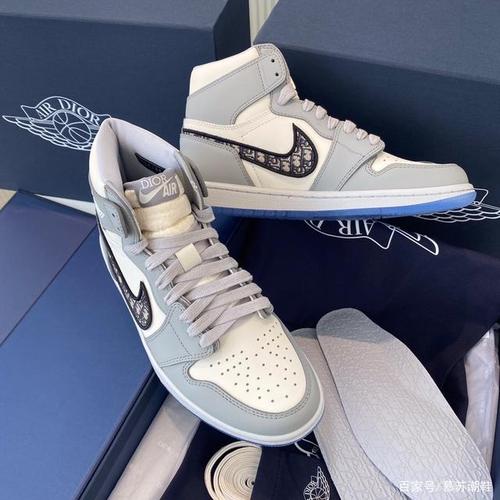 异常过火爆的迪奥aj是无数少年的梦呀 承载着时尚和对偶像的致敬.