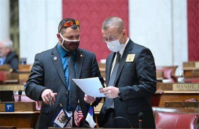 进国会必须戴口罩美国议员们一看全是中国制造有人脸色变了