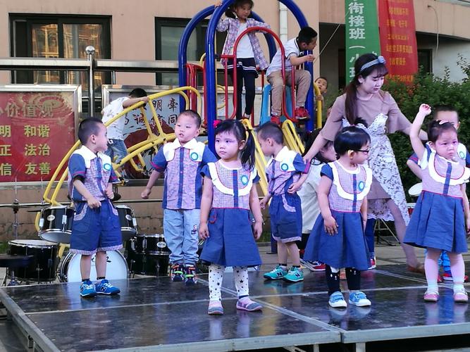 朵朵在中国过六一儿童节,第一次表演节目,真的很棒啊