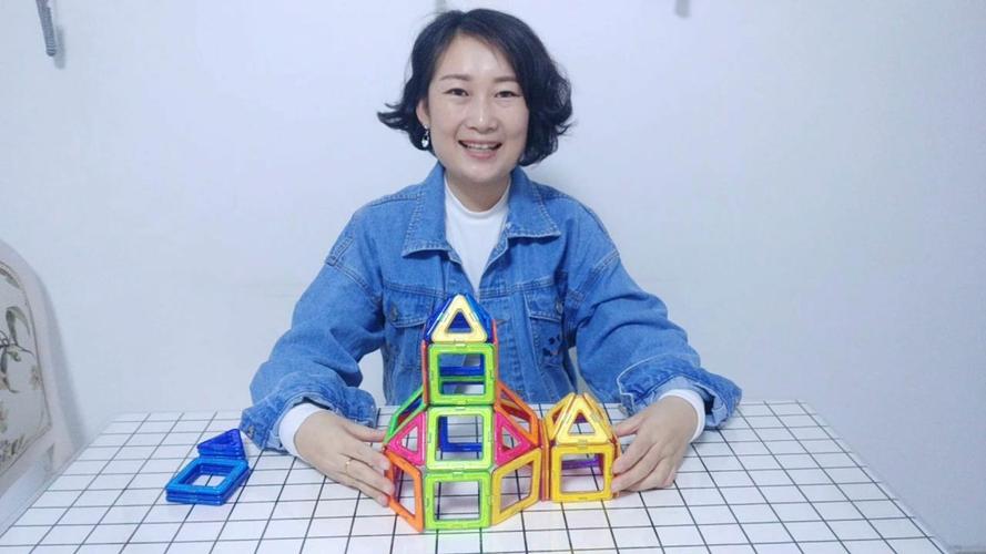 怎样用磁力片拼装物品