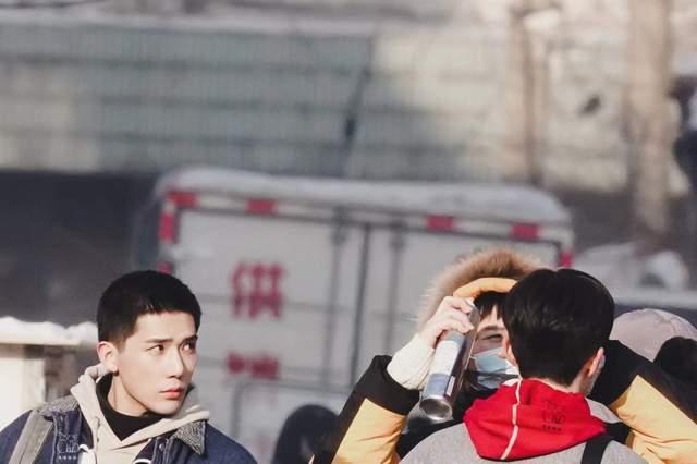 范丞丞王圣迪自拍,王安宇甜蜜凑近,男二号潘智被扒为吴磊室友