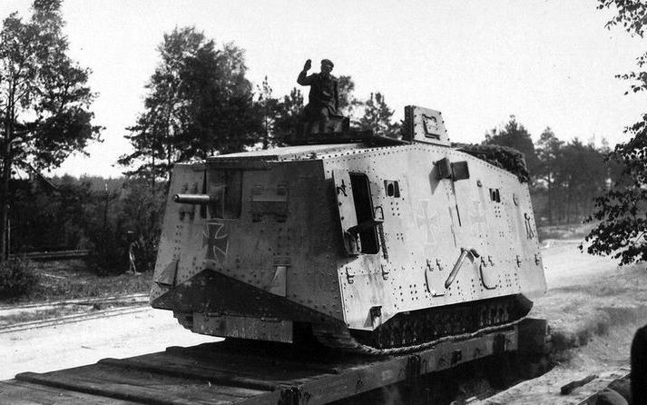 德意志战车的鼻祖,一战德国铁十字下的移动堡垒a7v