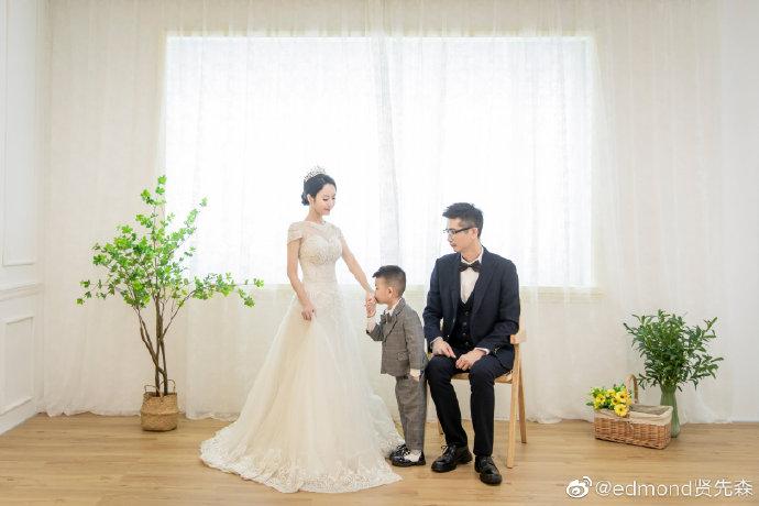 也有小绅士feel的时候 说到拍宝宝写真,当然希望的是拍照场景够多,也
