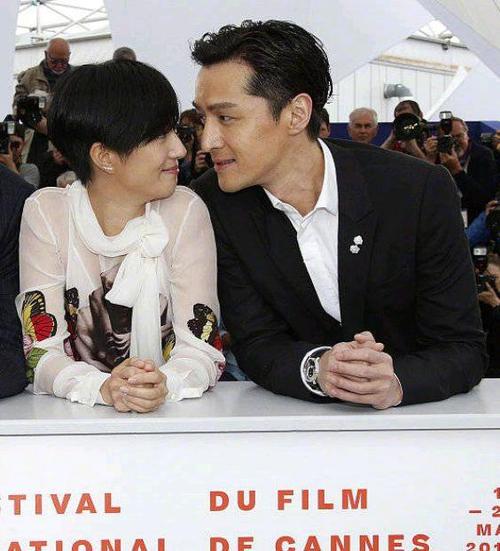 不管是最开始纯洁无暇的刘亦菲,还是现在转型当冷艳美女的桂纶镁,胡歌