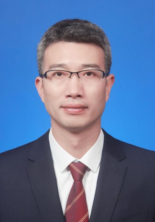 李巍