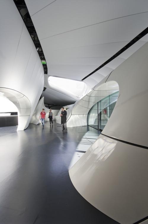 法国,巴黎,香奈儿流动艺术展览馆/ 扎哈哈迪德建筑事务所(zaha hadid