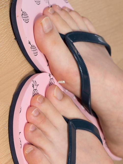 人字拖与脚丫_人字拖_美足_美妆_美甲