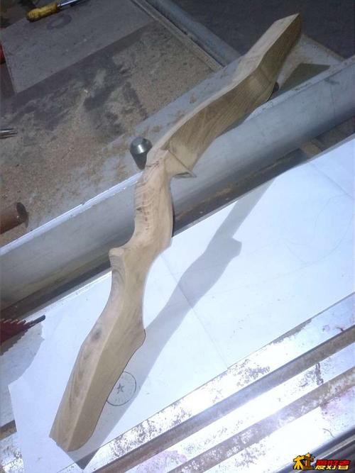 最近对反曲弓很感兴趣今天做个635反曲弓把