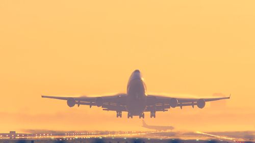 4k 客机黄昏起飞 大型客机起飞