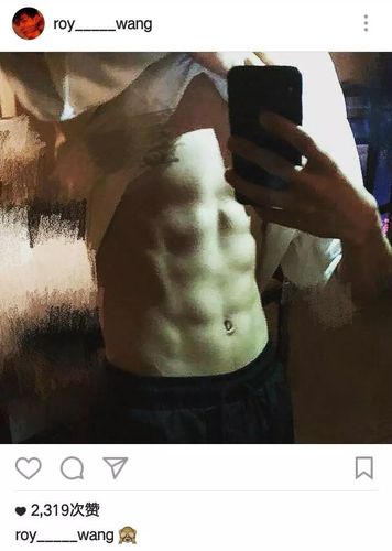 tfboys露腹肌瞬间:千玺是转圈时,王俊凯是伸手时,王源