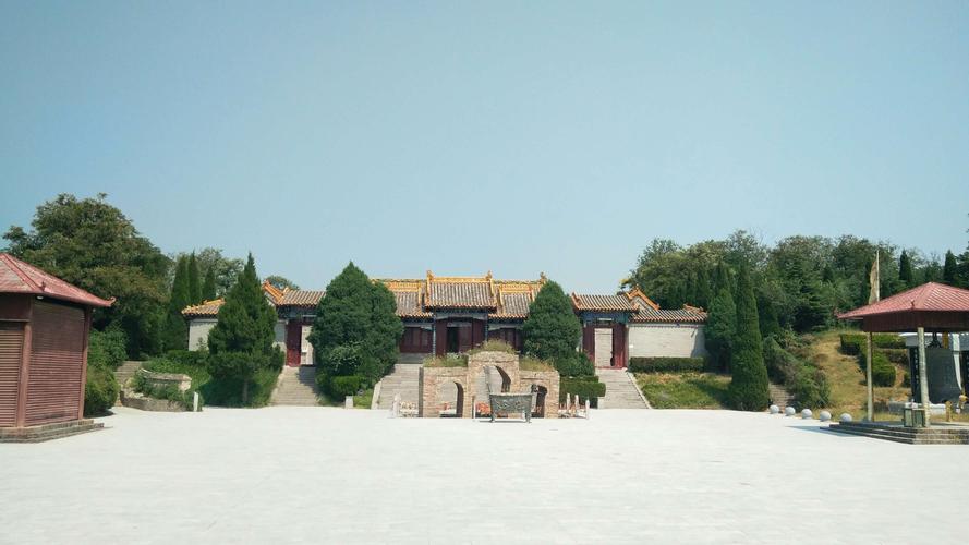 颛顼帝喾陵位于河南省安阳市内黄县梁庄镇,俗称"二帝陵",民间称"高王