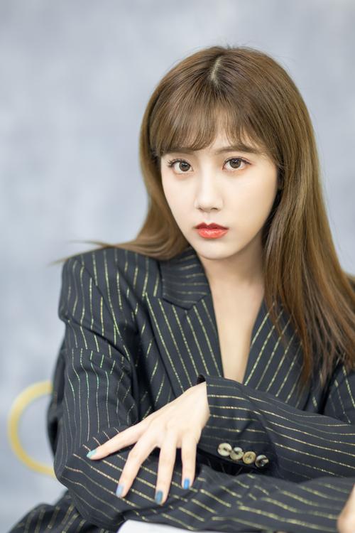 李艺彤优雅灵动写真图片