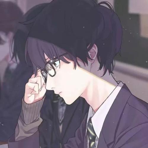 动漫男生头像:你那么温柔,走两步风都会甜一点