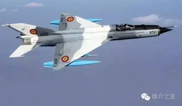 达到2倍音速,进气道采用进气锥,主翼多为大角度后掠的三角翼/梯形翼