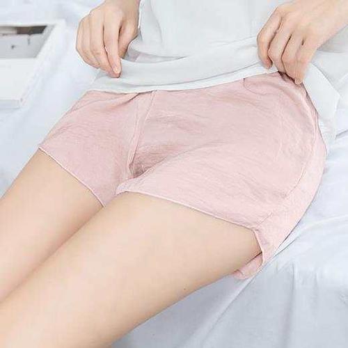 小姐姐穿短裙只拍腿格子上衣搭配超短裙这腿我能吹一年