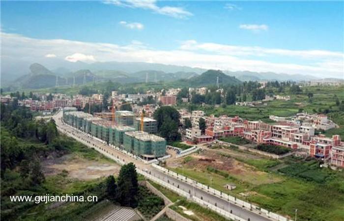 醒狮镇位于龙里县西北部,紧邻贵阳市乌当区偏坡乡和南明区永乐乡.