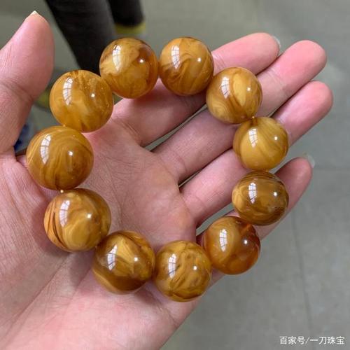 蜜蜡也是世界产量最低的品种,原因是硬度高,颜色和种类也不同于乌料