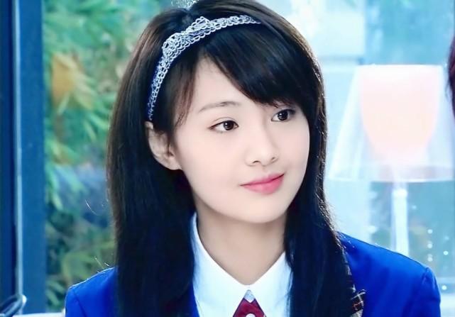 郑爽个人资料(网友深挖郑爽事件)