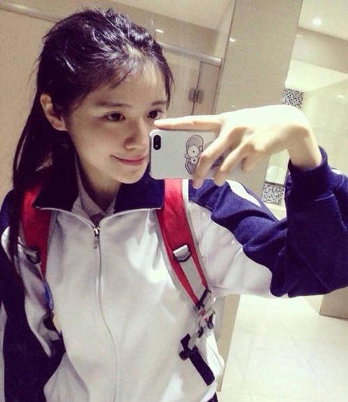 广东18岁女高中生晒自拍 获赞最萌校花