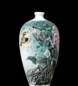 醴陵釉下五彩瓷器 易刚丽作品《雨林春哺》仕女瓶