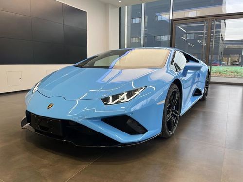 拥有很多细节方面的更新,兰博基尼跑车让汽车爱好者留下了深刻印象,但