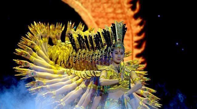 15年前在春晚跳千手观音的舞者邰丽华现状如何