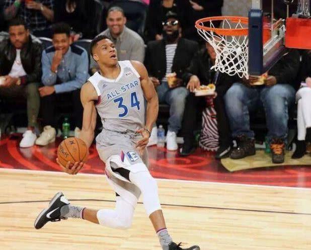 图解字母哥肌肉进化史:从竹竿到魔鬼筋肉人,麒麟臂比6