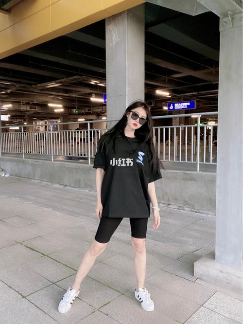 夏天就要做一个酷女孩9815_夏天去哪玩_酷女孩_穿搭_bf风_黑色系
