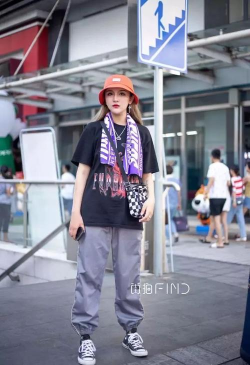 find街拍:长沙小姐姐都爱穿匡威?这些鞋子永远不过时!
