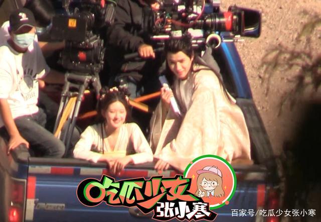 甜妹变力士!赵露思片场和助理大玩公主抱 与任豪策马逛树林