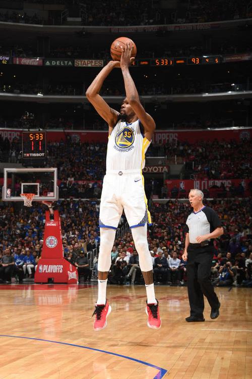 杜兰特标志投篮 (来自:腾讯体育)