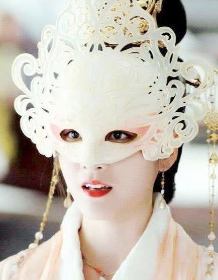 白发容乐最美造型,不是公主服,不是白发装,而是让无忧