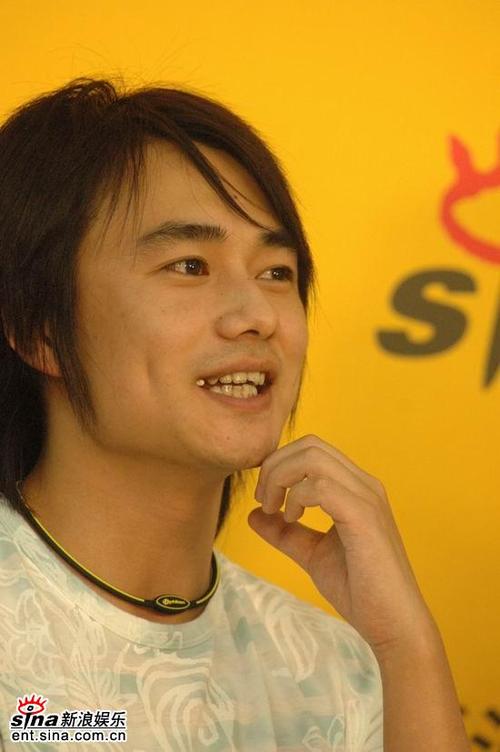 图文:《百事风云榜》五位新主持--徐睿在发言