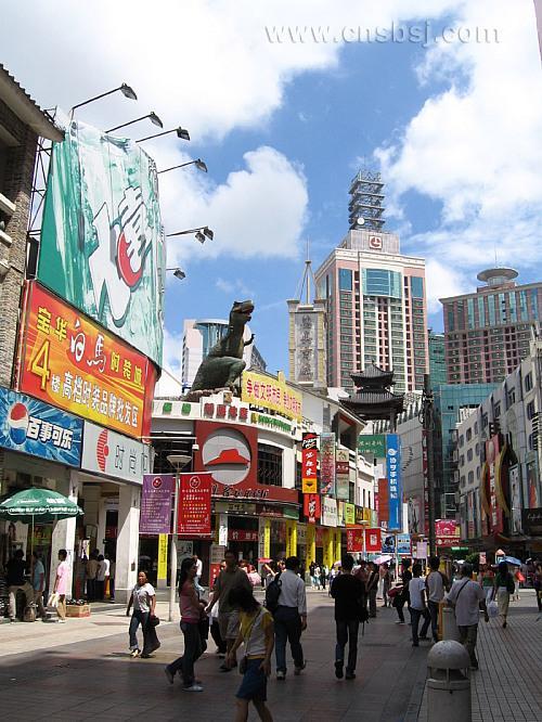  p>东门老街,全称深圳东门商业步行街区,北至立新路,南至深南路,东到