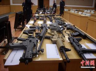 这些枪支使用钢弹威力很大,射程呵崴晒芾硎只 免费下载应用