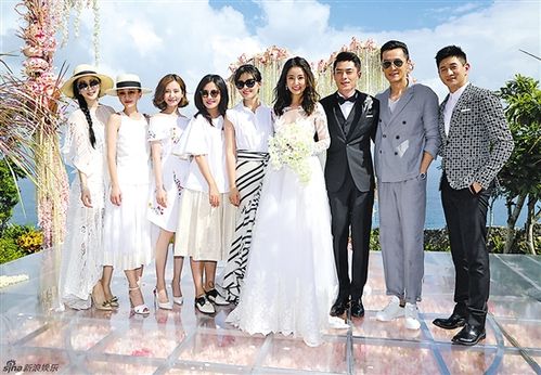 (左起:范冰冰,周迅,刘诗诗,赵薇,刘涛,林心如,霍建华,胡歌,吴奇隆)