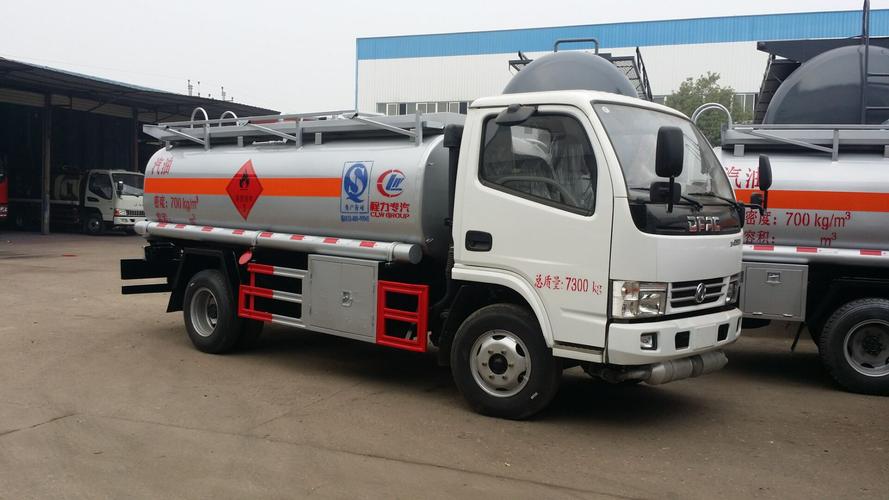 东风多利卡7方流动加油车