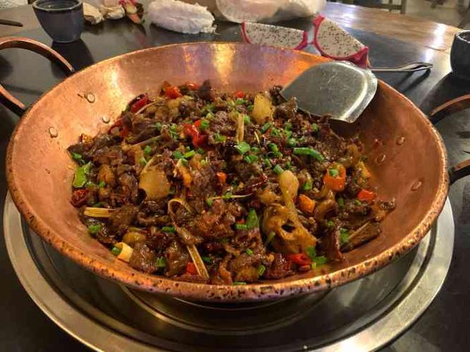 推荐干锅牛肉加肥肠,味道好,份量足,下次来一定会再来吃的,老板人很好