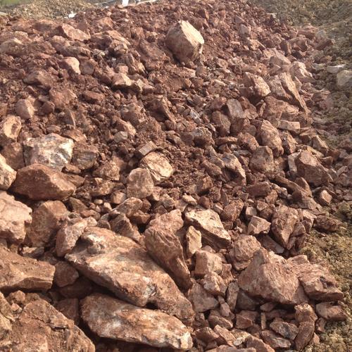 请问下面的这种岩石应该属于风化石还是红砂岩?谢谢!