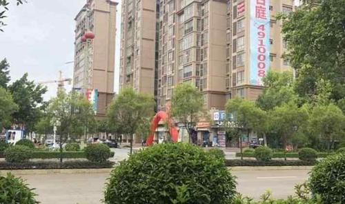 兴宾区兴宾 滨江金色家园(桂中大道东36) 145平米