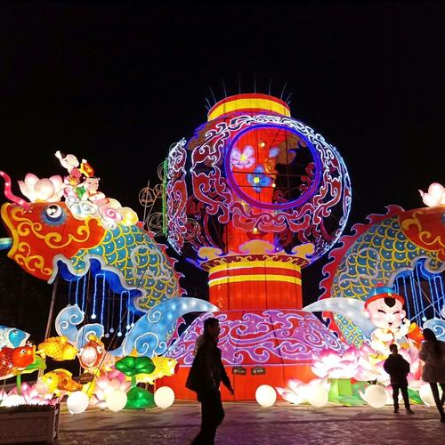 国色天香灯会,门票30,截止时间正月15 灯会布置得挺多