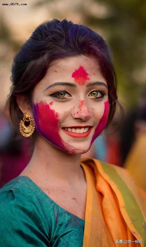 被评最美眼睛的印度女孩,生活中长啥样?