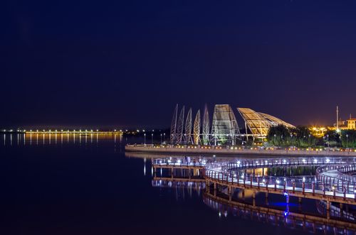 标题:龙湖夜景