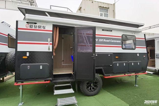 帅气的外观回头率超高:爱旅al16越野拖挂房车北京房车