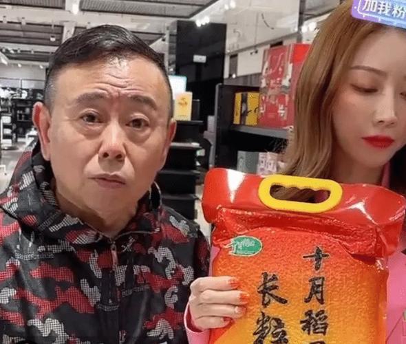 "潘嘎之交"一词蹿红,潘长江被晚辈亲切地称呼为"潘子"