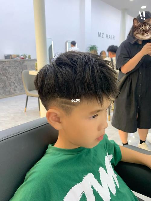 小男孩发型 小男孩烫发_发型_烫发_接头发_染发_木子