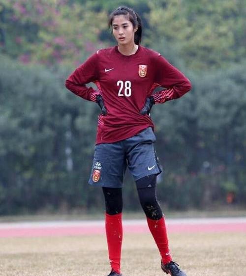 赵丽娜1991年9月18日出生,上海女足运动员,中国女足门将,28号.